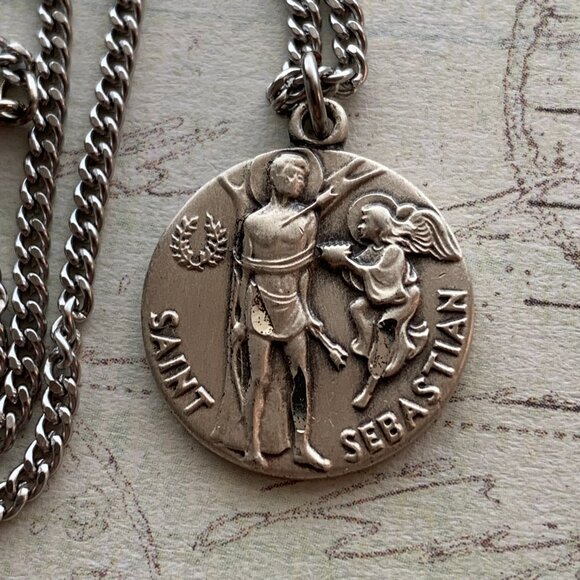 Saint Sebastian Sterling Silver Medal Pendant with chain - Picture 3 of 6